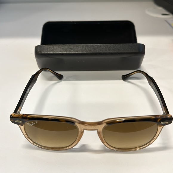 Like new, women’s RayBan sunglasses. - Picture 2 of 2